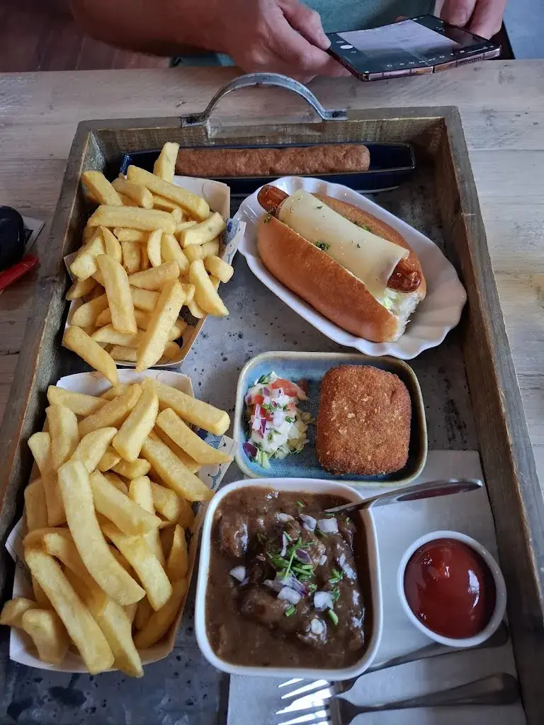 Melissa Van der Louw_De Schalkse Vlaming Frituur 🍟🍔_Cuijk_review