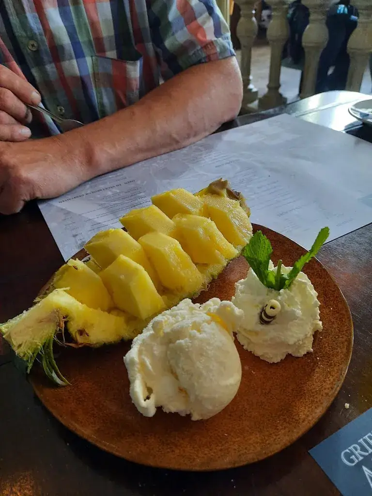 Hennie de Gooijer_Aphroditi_Donk_review