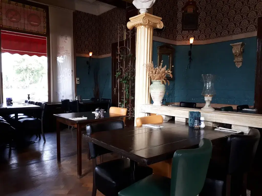 Aphroditi restaurant in Donk