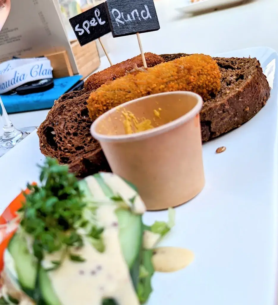 Robin Irwin_Bistro-Bar DOK_Steenbergen_review