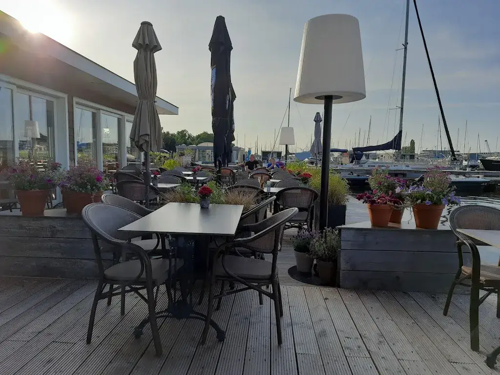 Анна Foreigner_Brasserie Overstag_Klundert_recensione