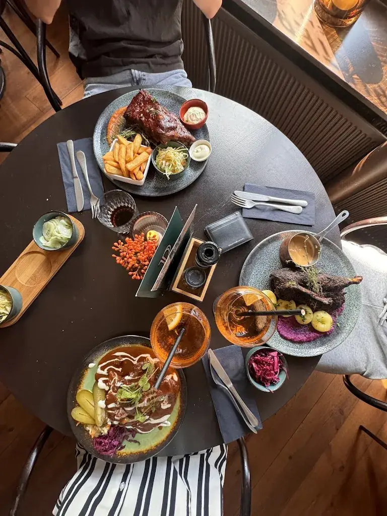 Bartosz Bąk_Eetcafé Pieter_Dorst_review