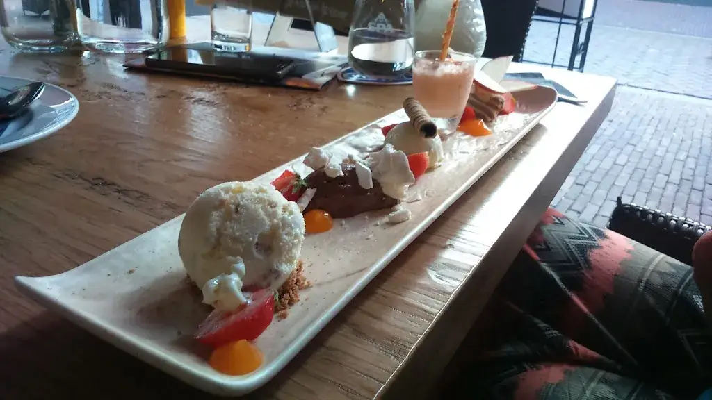 Milko Waarsenburg_Dientje_Gemert_review