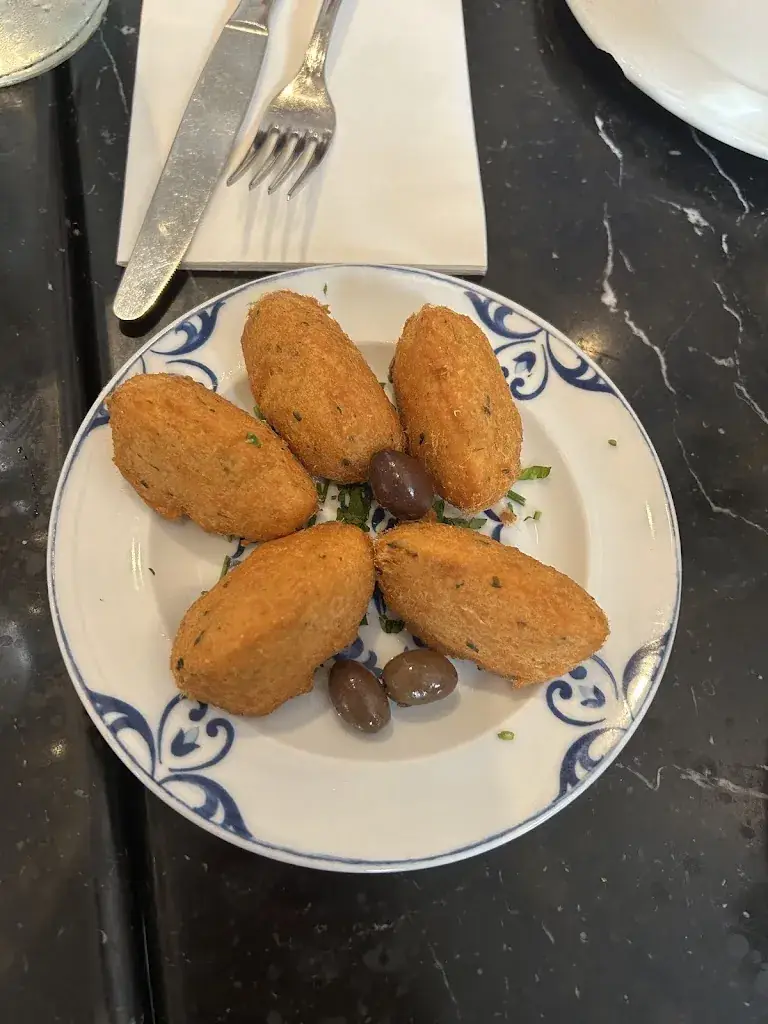 Ece Yener_Portugalia Tasca_Amsterdam_review