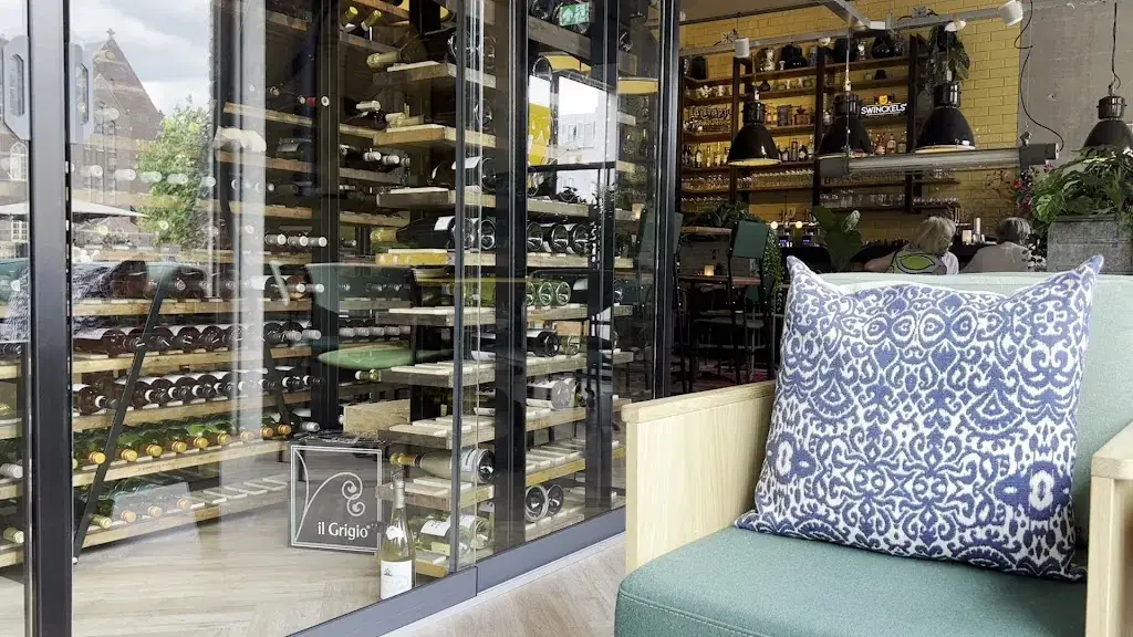 Aards Eetbar & Wijnwinkel_Berkel-Enschot_slider_image_2