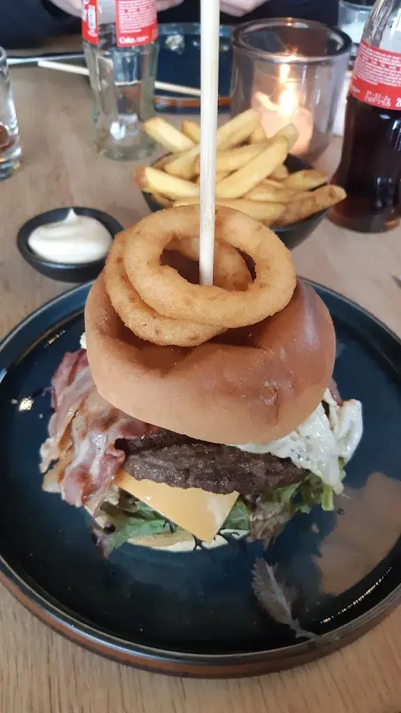 Bruna Ugá_Hoom_Waalre_recensione