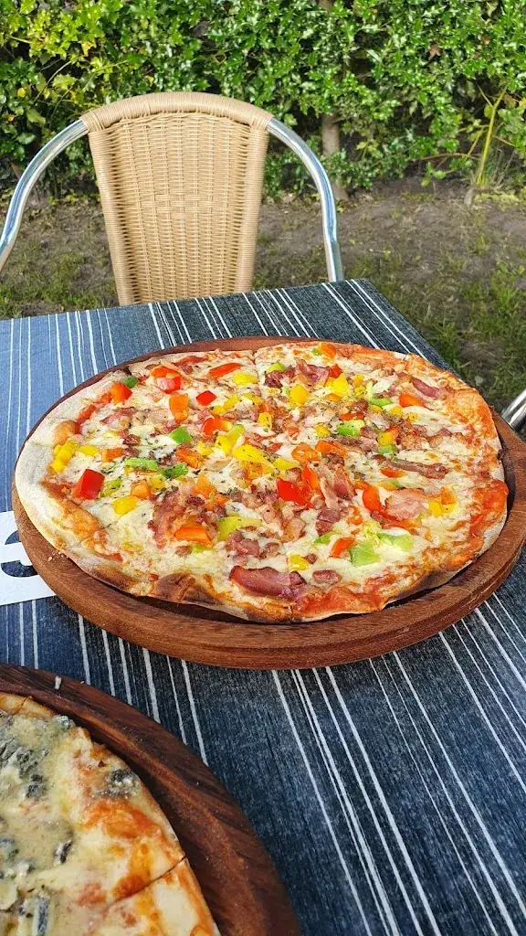 Rodrigo de Souza_Waalre Pizza, Herberg 't Loon_Waalre_review