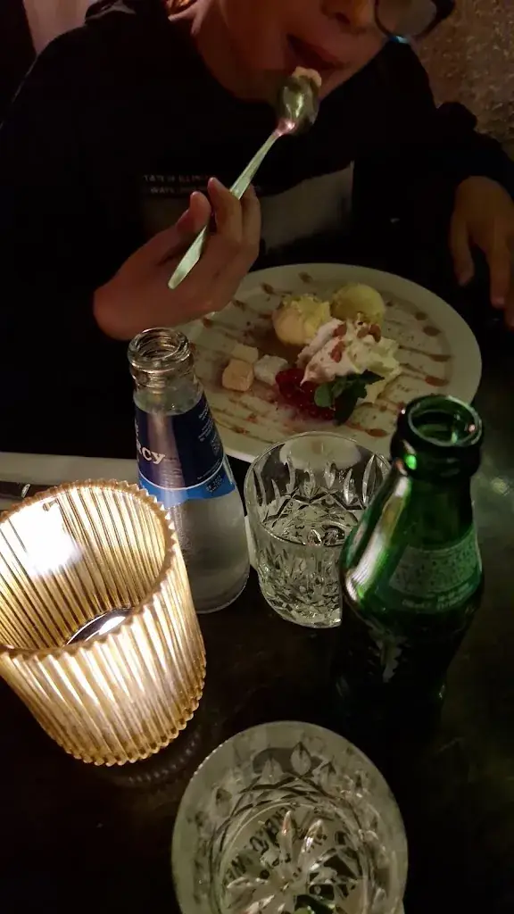 Joanne McEwan_'T BERGS GENOT_Geertruidenberg_review