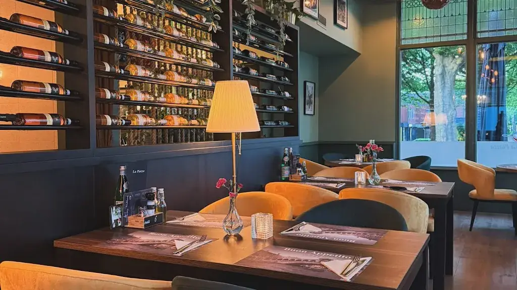 Pizzeria Ristorante Osteria La Piazza restaurant à Zuidlaren