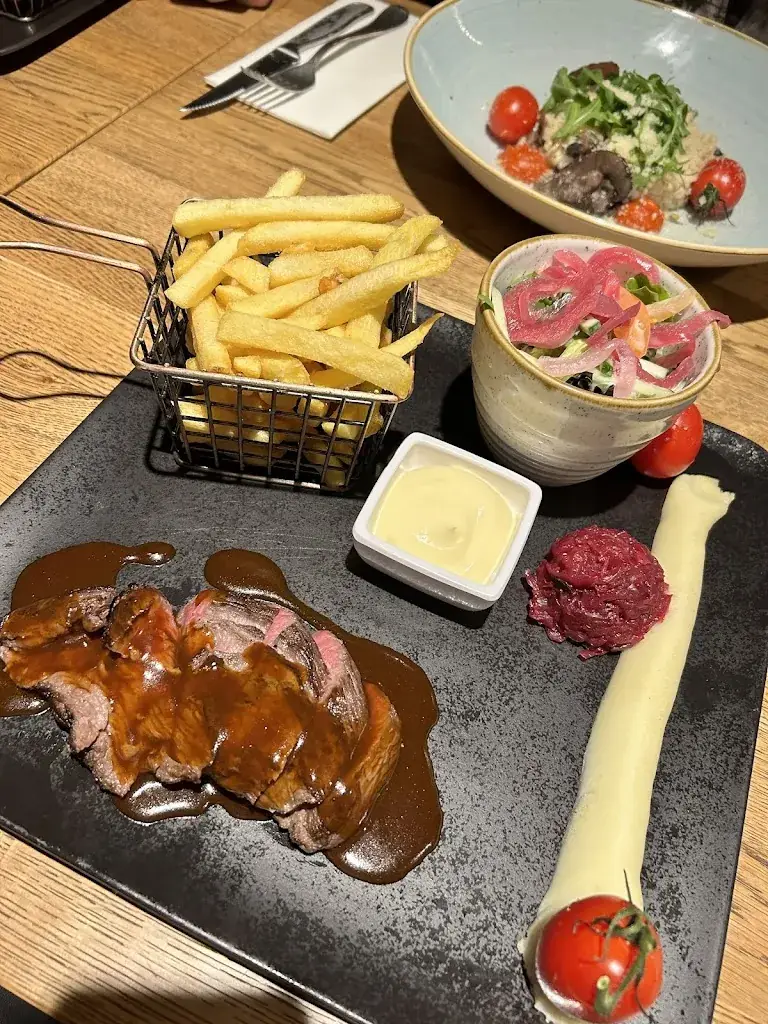 Megan Post_Grand Café / Cafetaria / Zaal - De Hof van Gilze_Gilze_review