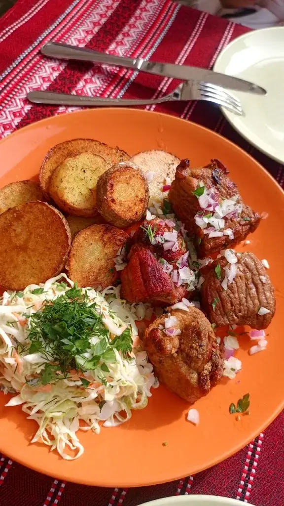 Anastasia Pogosova_Eten bij Tanja_Grave_review