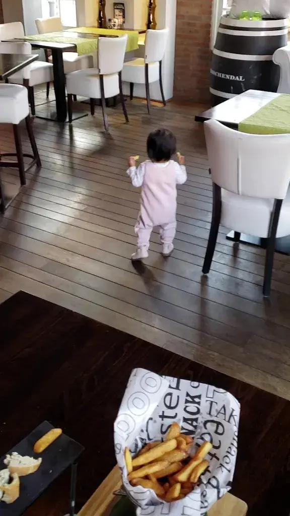 Eeterij & Feesterij 't Hôfke_Handel_slider_image_2