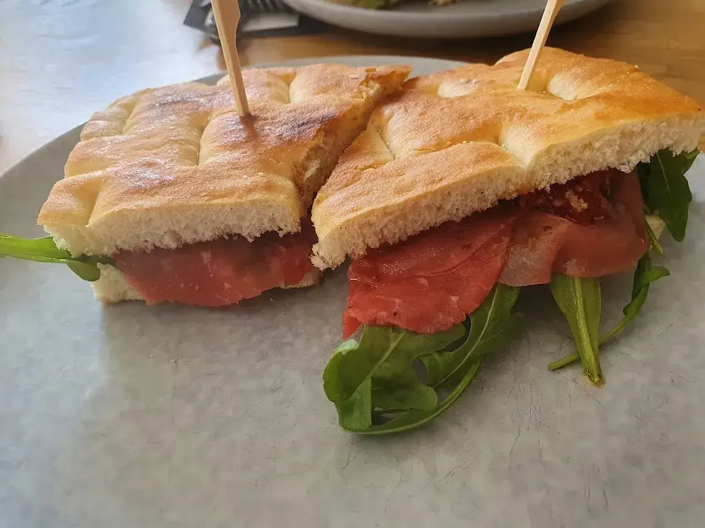 Arlette Leeflang_Gusti Breda_Breda_review