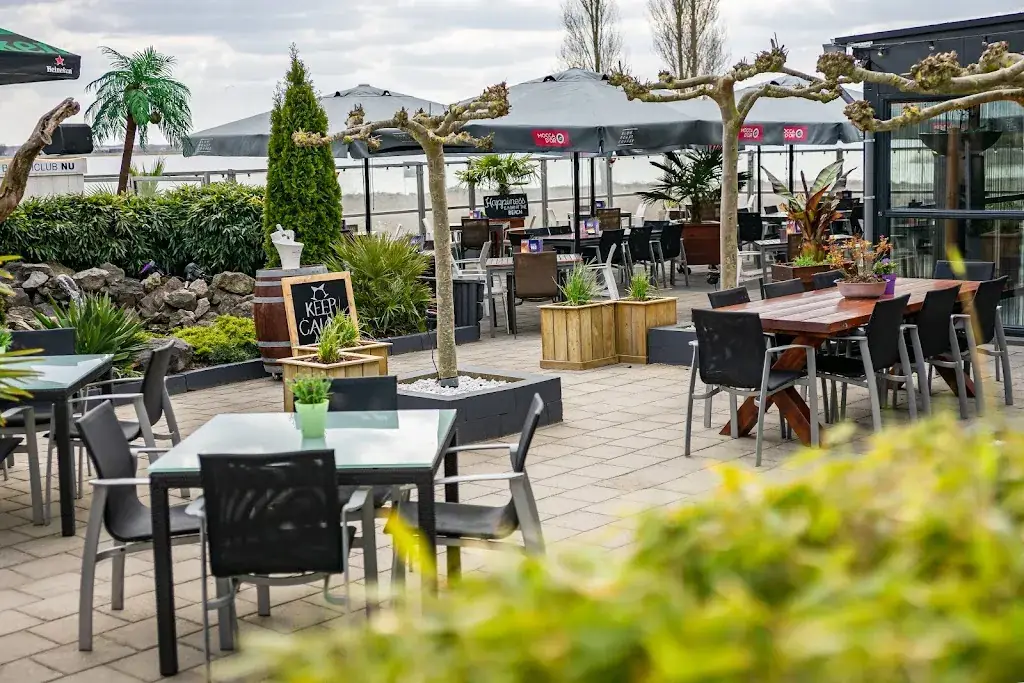 Restaurant Beachclub NU restaurante en Biddinghuizen