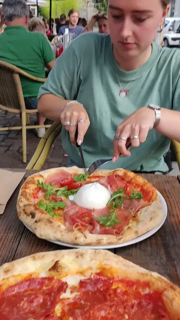 LOLO Pizzabar Ginnekenmarkt (AVPN certified)_Breda_slider_image_2