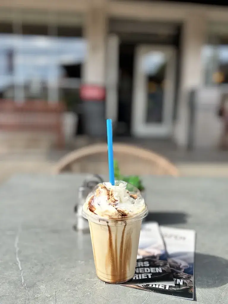 Marcel Van Rossum_Cafetaria Knapen_Heeze_recensione