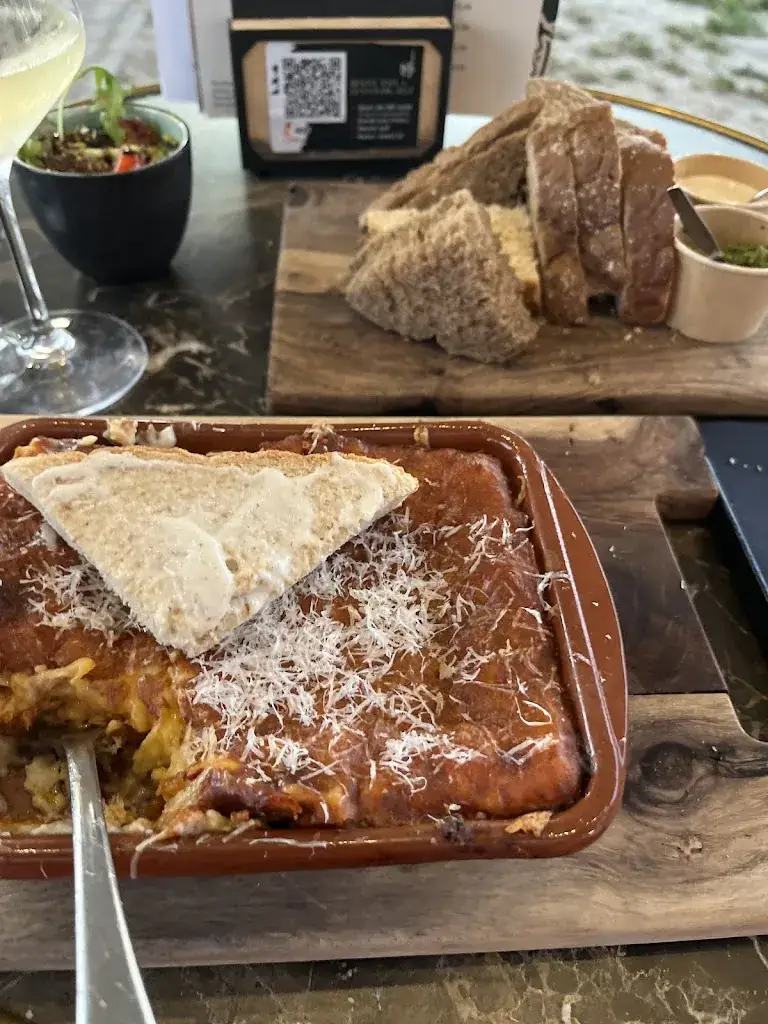 Nicholas Yanez_Mrs Park_Eindhoven_review