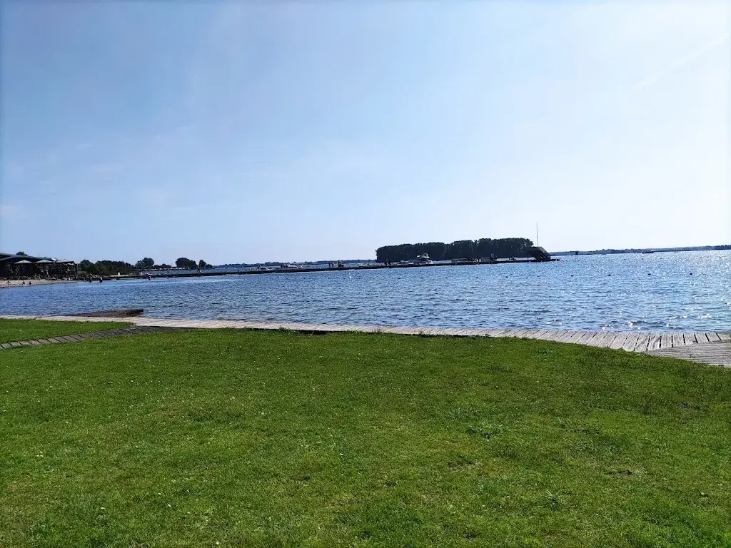 Dion Kiou_Bremerbaai_Biddinghuizen_reseña