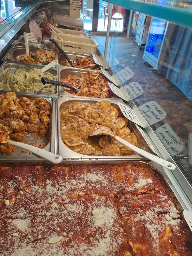 Gastronomia Italiana di Gaetano & Yulita Mercurio_Heesch_slider_image_2