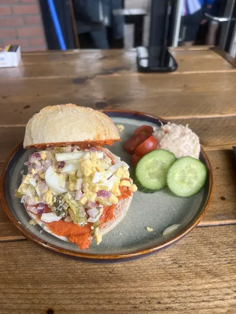 Kai van Rooij_Harpa food, drinks & party (Thekes)_Herpen_review