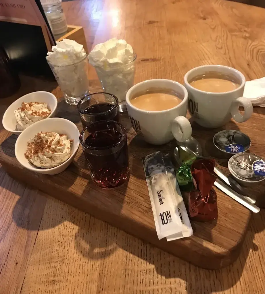 Agnes van Vliet_Café Feesterij The Potter_Schaijk_review