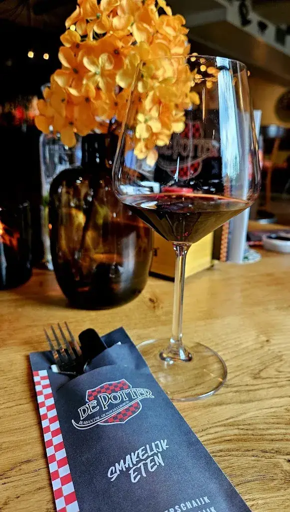 Wim Harten_Café Feesterij The Potter_Schaijk_review