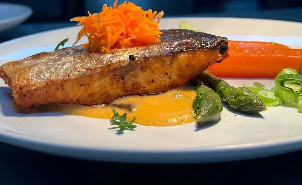 FAIZAL BAPPU_Santos place_Helvoirt_review