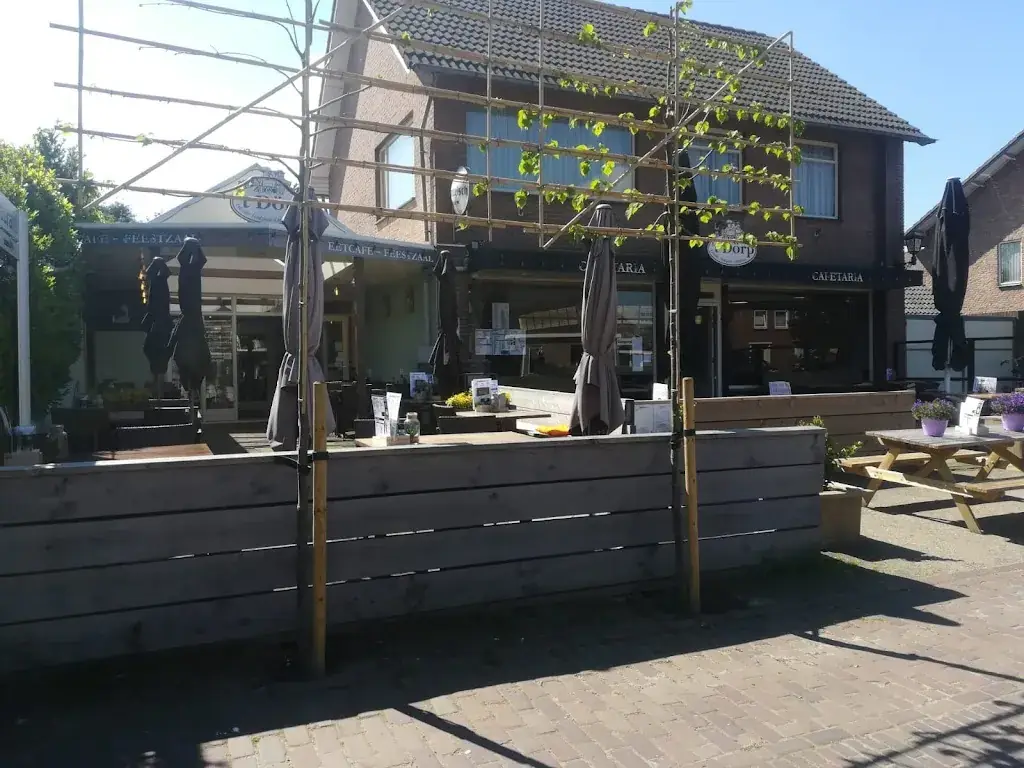 Eetcafé 't Dörp Hooge Mierde_Mierde_slider_image_3