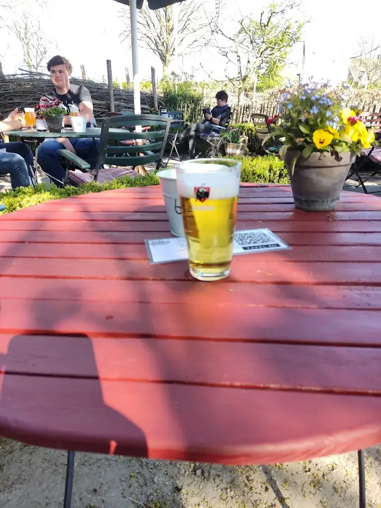 Ondřej Karel Vodička_Herberg Buitenman_Mierde_review