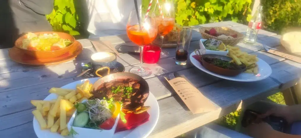 Kla Seg_Herberg Buitenman_Mierde_review