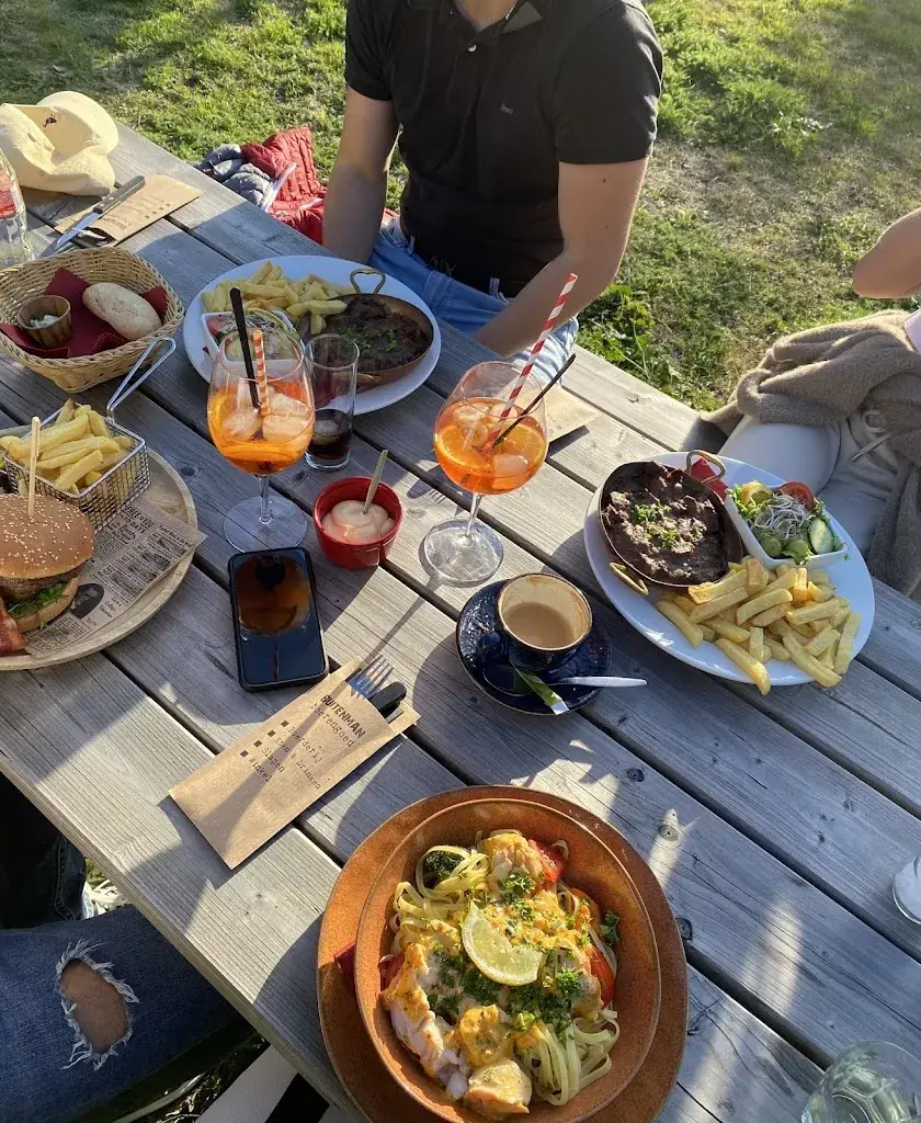 Anna Słomińska_Herberg Buitenman_Mierde_review