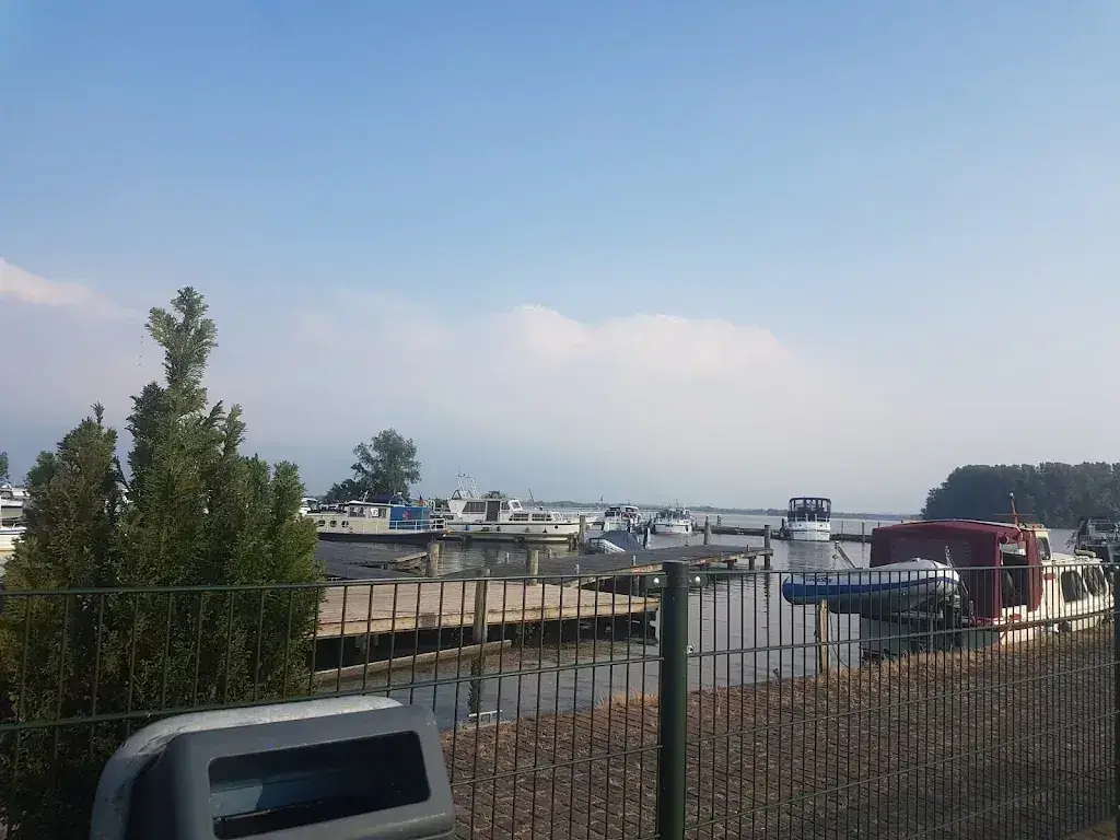 Bar van Egmond_Dockyard_Biddinghuizen_reseña