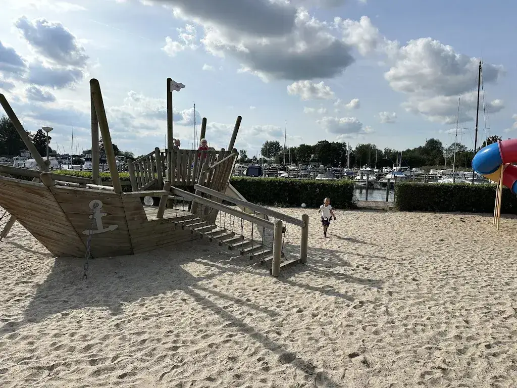 Marcel Rijers_Dockyard_Biddinghuizen_reseña