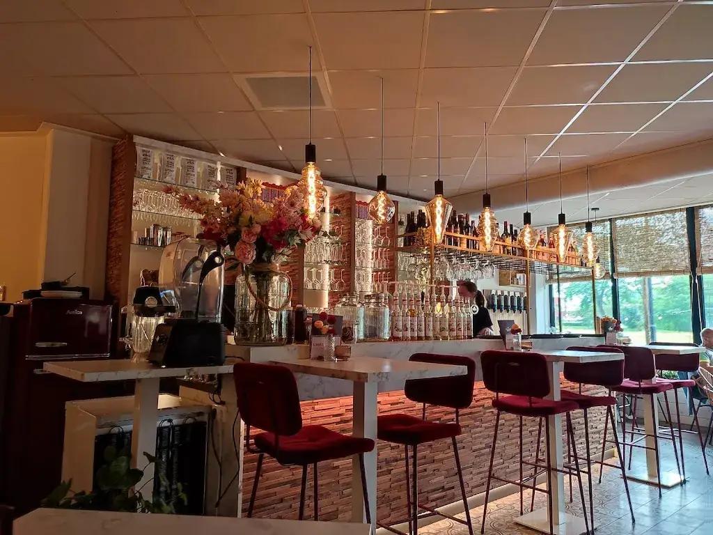 Paweł Burchart_XTRA-SOCIAL. FOODCAFÉ_Reusel_avis