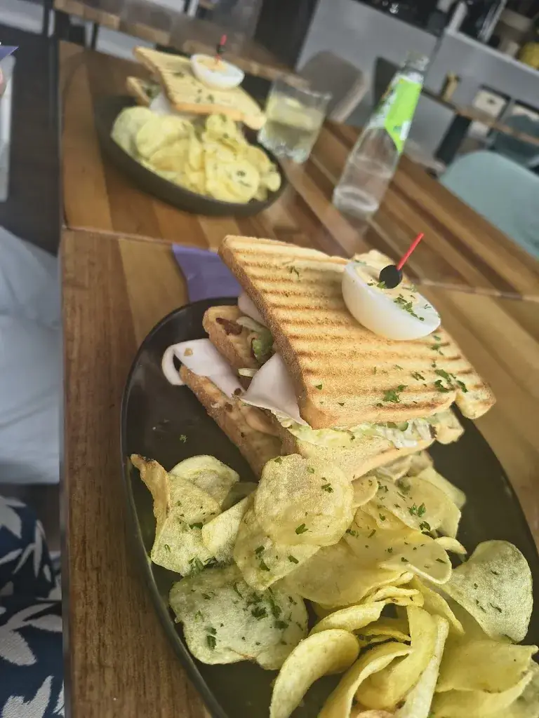 Andrea Daza_Lunchroom Marmer_Eindhoven_review