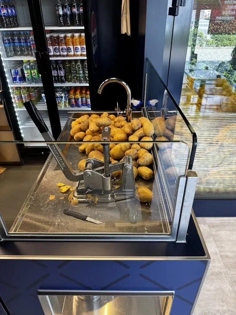 E. H._Bram Ladage Eindhoven Woensel_Eindhoven_review