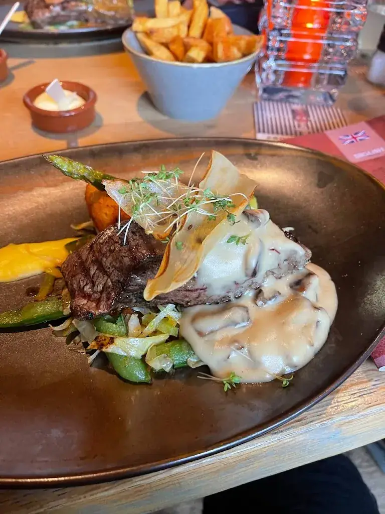 Elmira M_Grand-Café De Zwaan_Hilvarenbeek_review