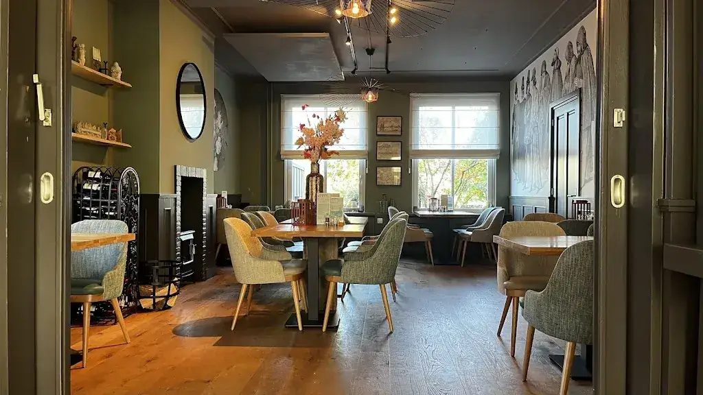 Yuri A._De Pastorie_Klundert_review