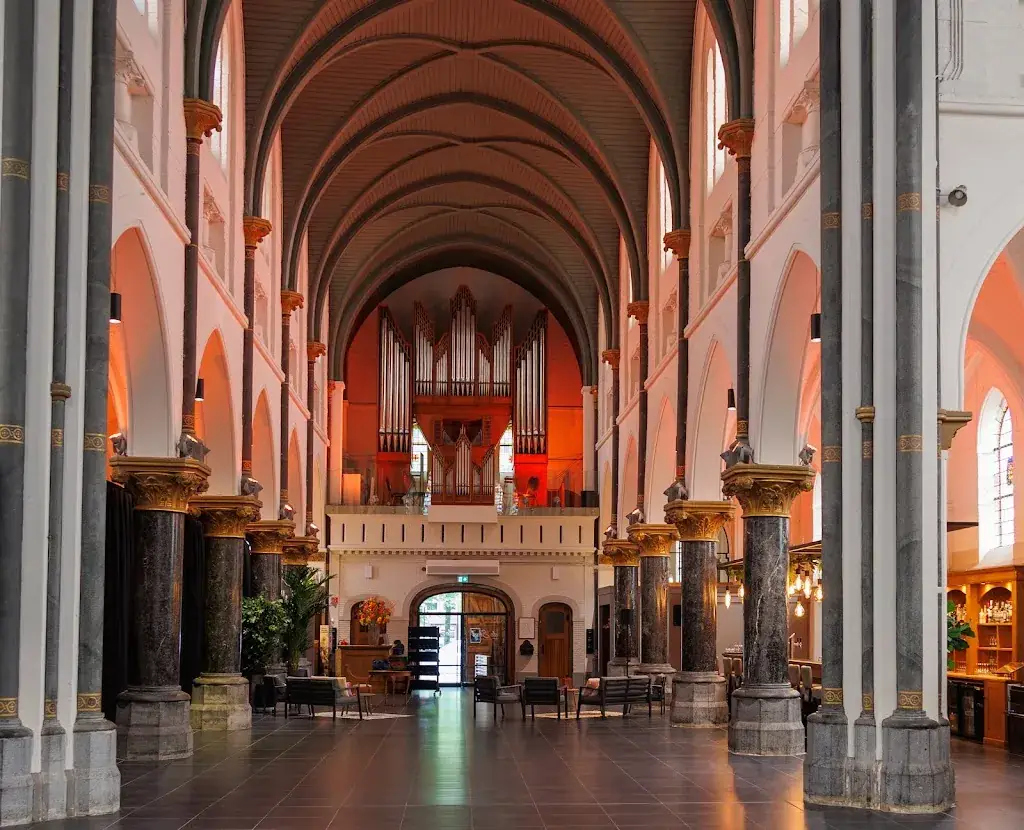 René Mensen_De Stad Klundert_Klundert_recensione