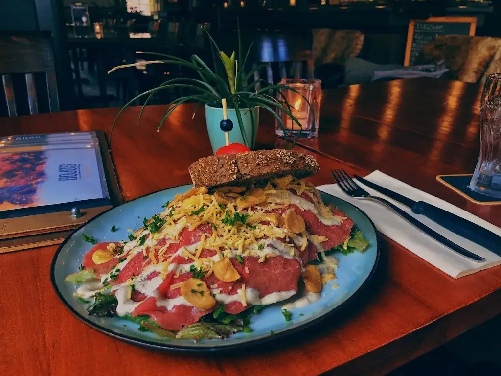 Alexandra Zehirova_BoJo's_Mierde_review