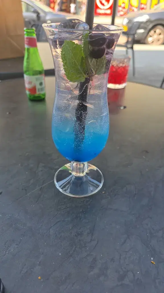 Nawal casawia fe hollanda_By Merve_Rotterdam_review