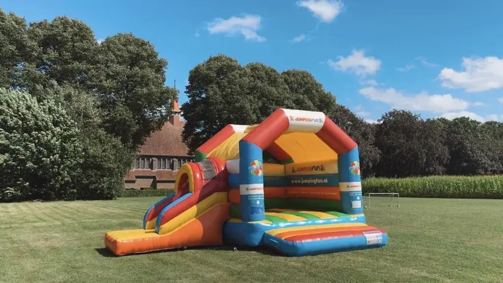 debby van hal_De Blaauwe Bes_Langenboom_review