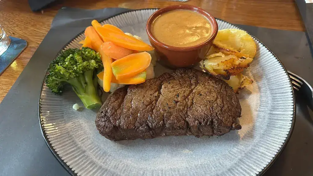 Dennis Gubbels_Dining and Drinkcafé, cafeteria 't Jagershuis_Lierop_review