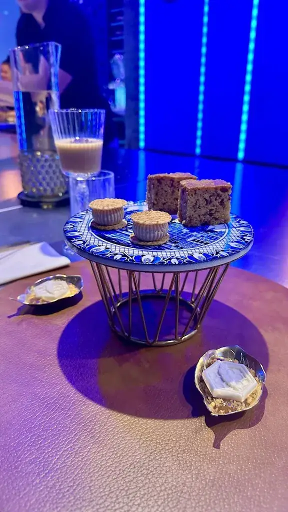 Joris van der Waart_THE TABLE by PIPPENS_Eindhoven_review