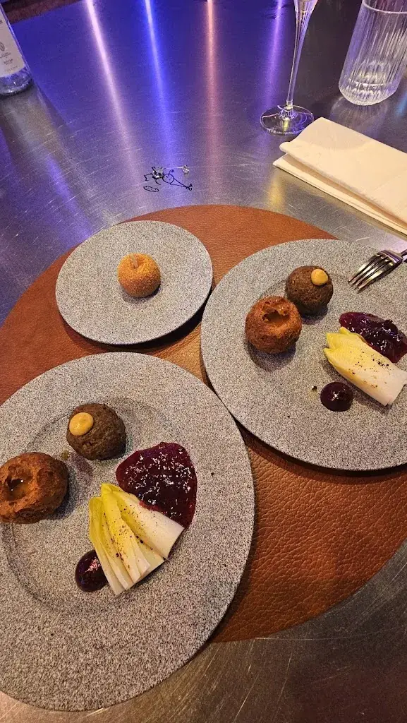 Brendan Rousseau_THE TABLE by PIPPENS_Eindhoven_review