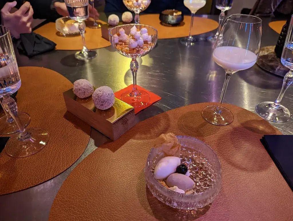 Maarten Platenburg_THE TABLE by PIPPENS_Eindhoven_review