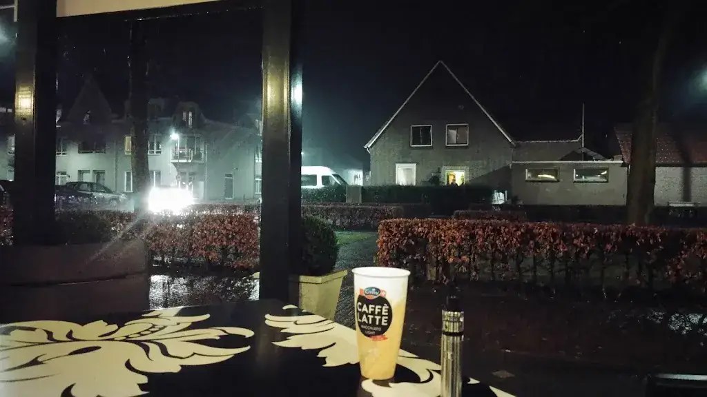 Mesut Özkan_Hotel-café-restaurant-zaal 