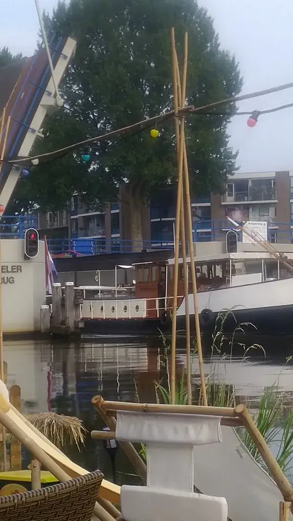 Chillers. De gezelligste plek voor diner en borrel in Emmeloord_Emmeloord_slider_image_2