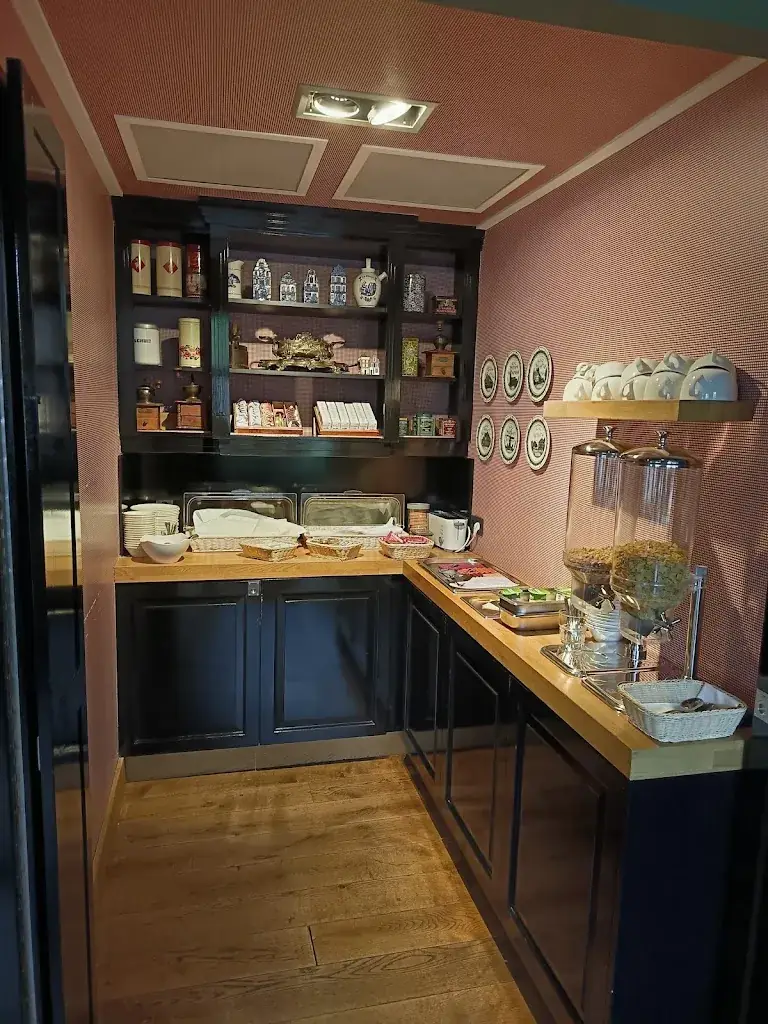 Sean Sanderson_Hotel Café Restaurant Boer Goossens_Dungen_reseña