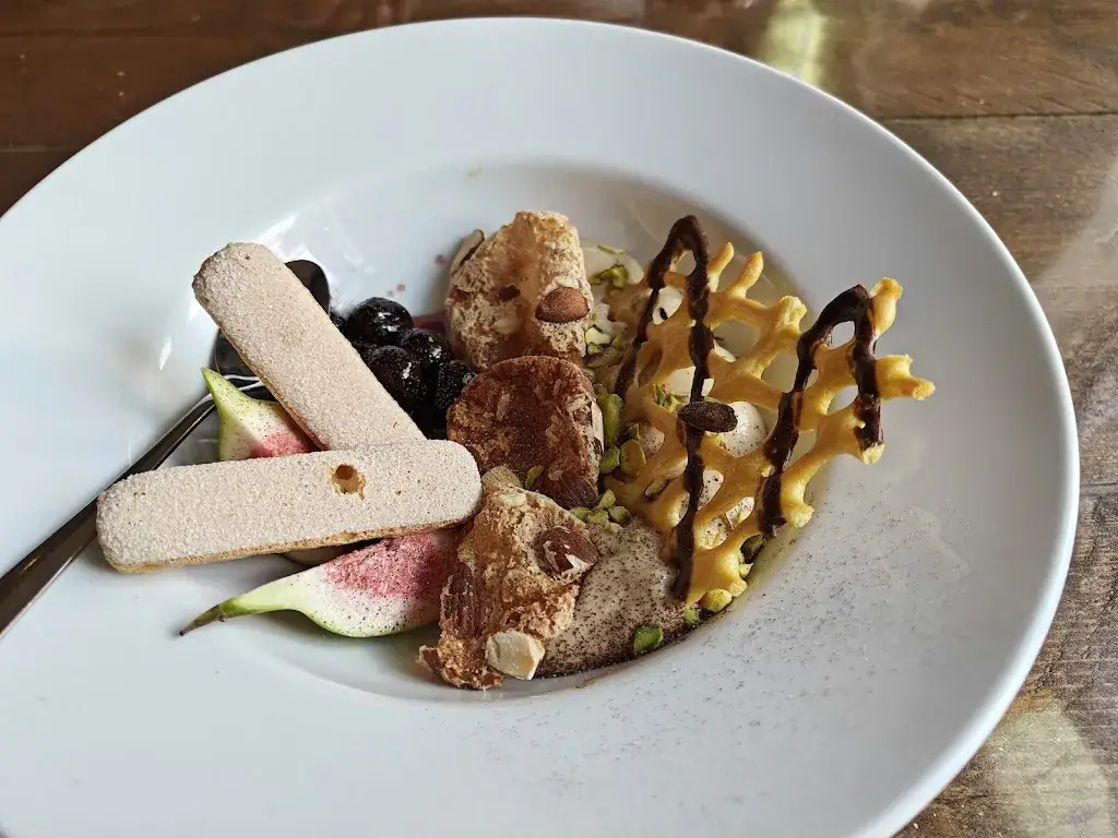 Gergő Nagy_'T MIERLES HUUKSKE_Mierlo_review